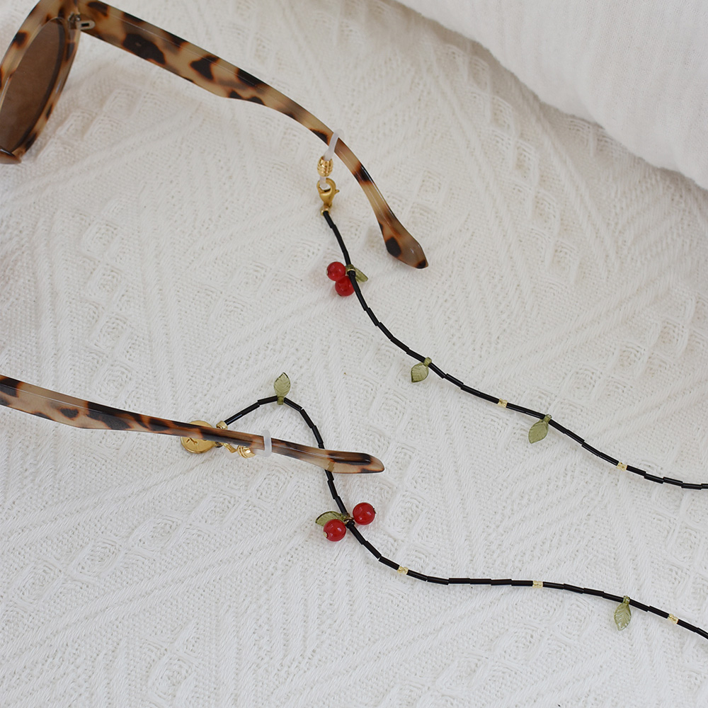 cherry mask / glass strap